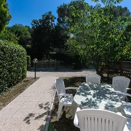 N039 - Numana, Con Giardino A Due Passi Dal Mare *