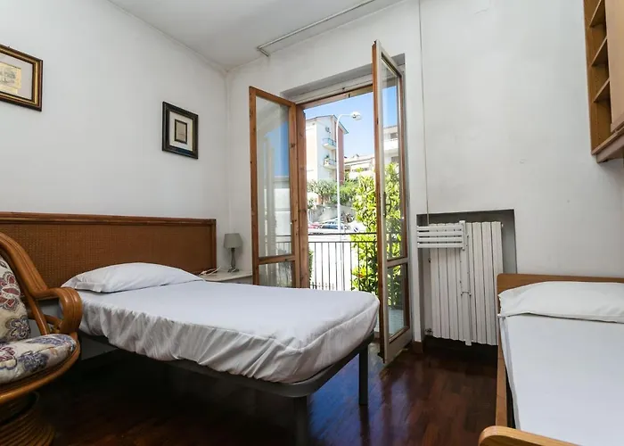 N039 - Numana, Con Giardino A Due Passi Dal Mare Numana