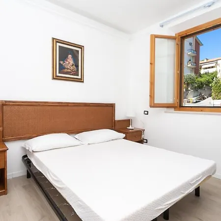 N039 - Numana, Con Giardino A Due Passi Dal Mare *