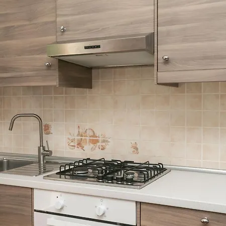 N039 - Numana, Con Giardino A Due Passi Dal Mare * 누마나