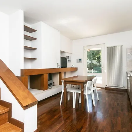 N039 - Numana, Con Giardino A Due Passi Dal Mare * 누마나